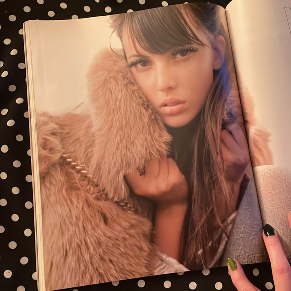 NYLON Magazine 2006 Avril Lavigne - Picture 4 of 14